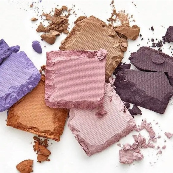 Dominique Cosmetics Sweater Weather Eyeshadow Palette - Picture 5 of 7